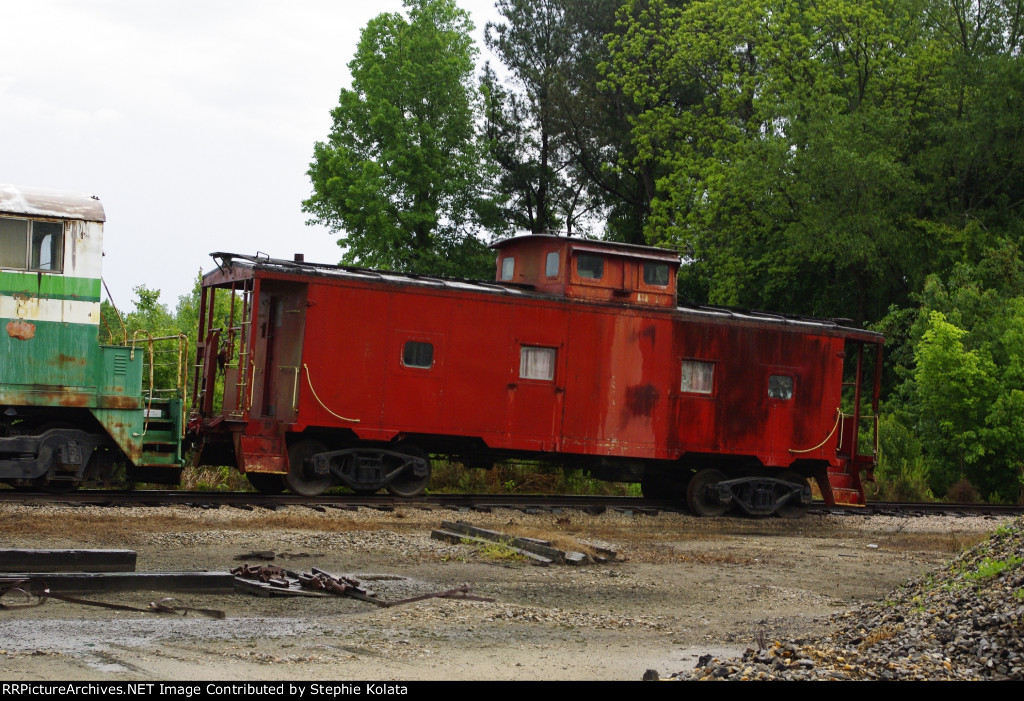 RJ C CABOOSE DERAILED